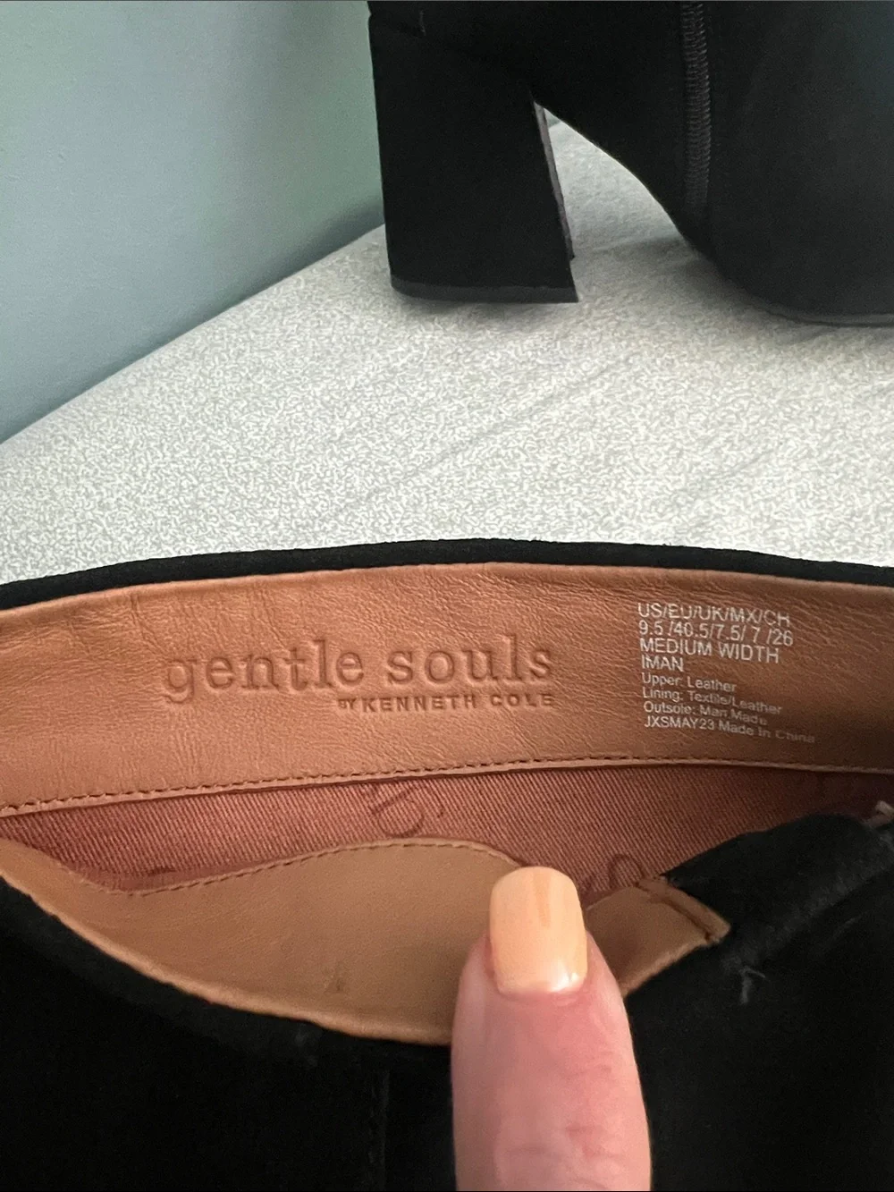 gentle souls over knee